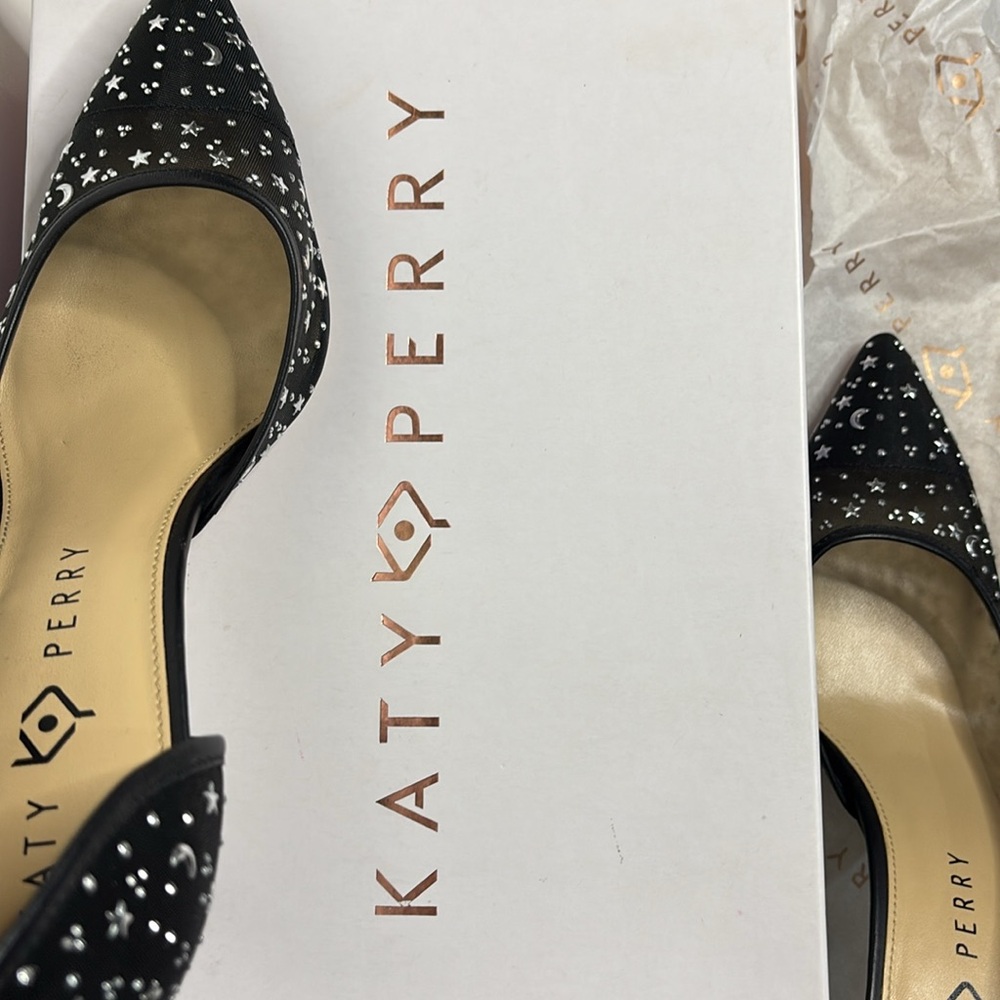 Heels - Picture 3 of 3